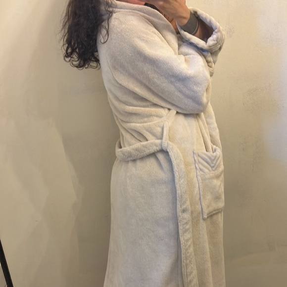 Soft cozy bathrobe - Picture 3 of 7